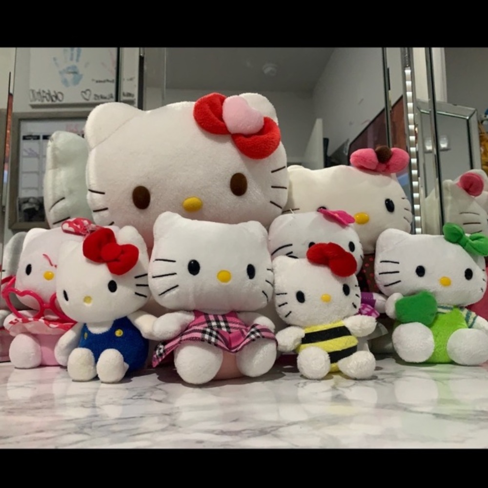 Bundle of 6 hello kitty plushies